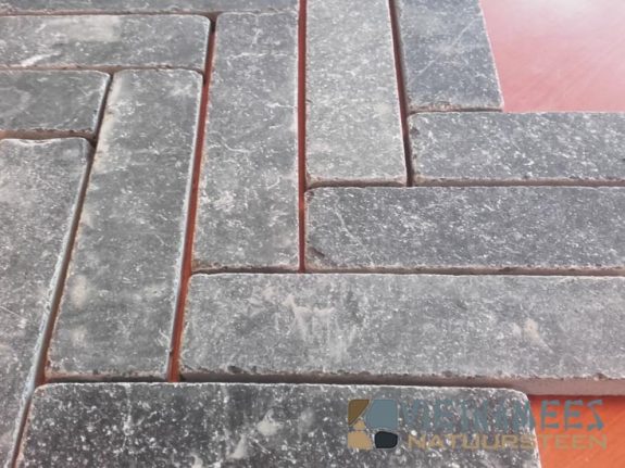 Vietnamees-hardsteen-soft-finish-20x5x1,5cm-waalklinkertjes-binnenvloer-stenen